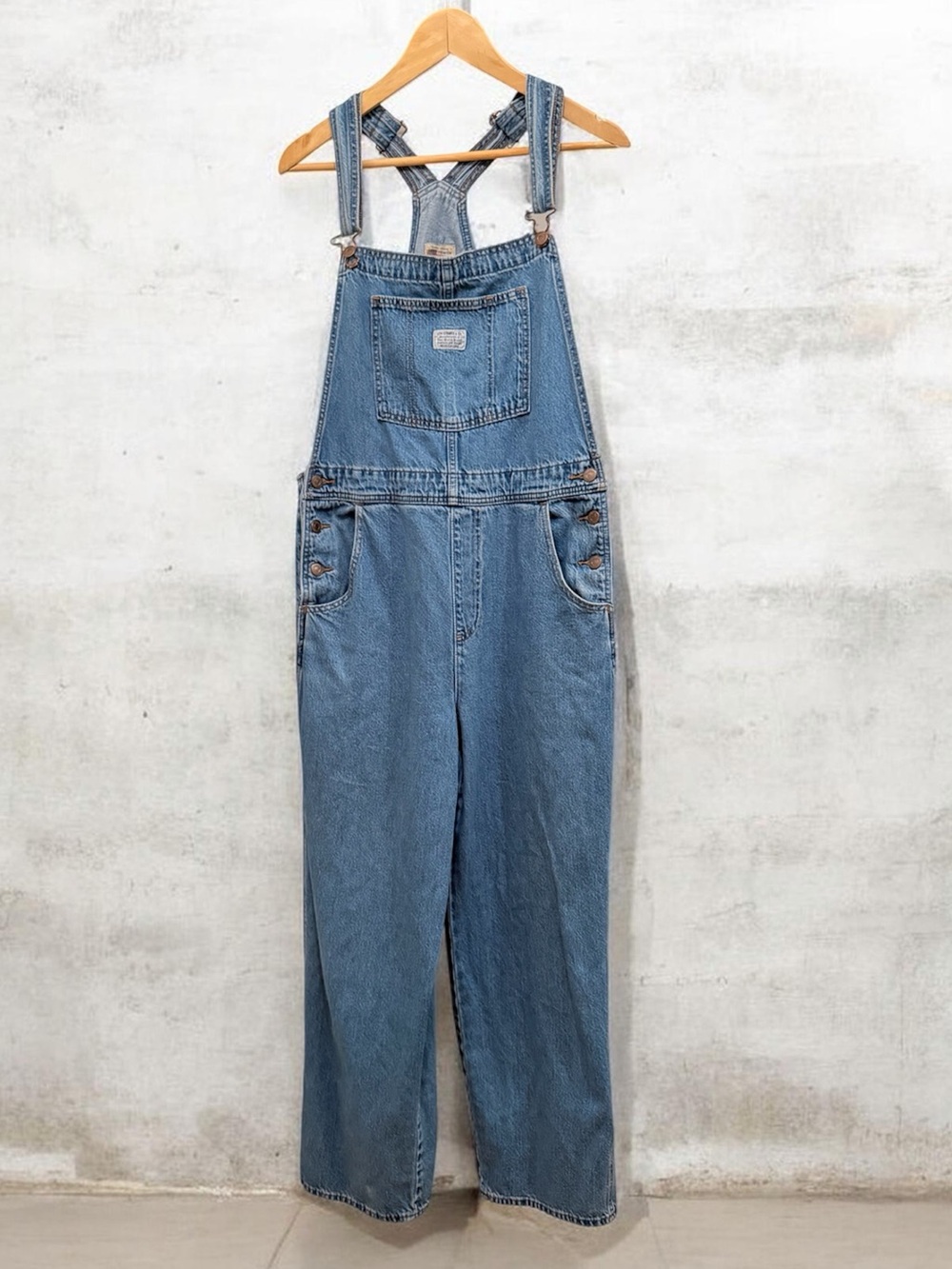 Levi’s Women’s Blue Denim Bib Overalls Size L